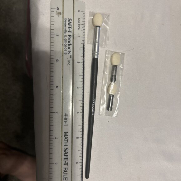 Target Placement Sponge Blending Eye Shadow Brush W/2 Extra Replacement Tips - Picture 3 of 7